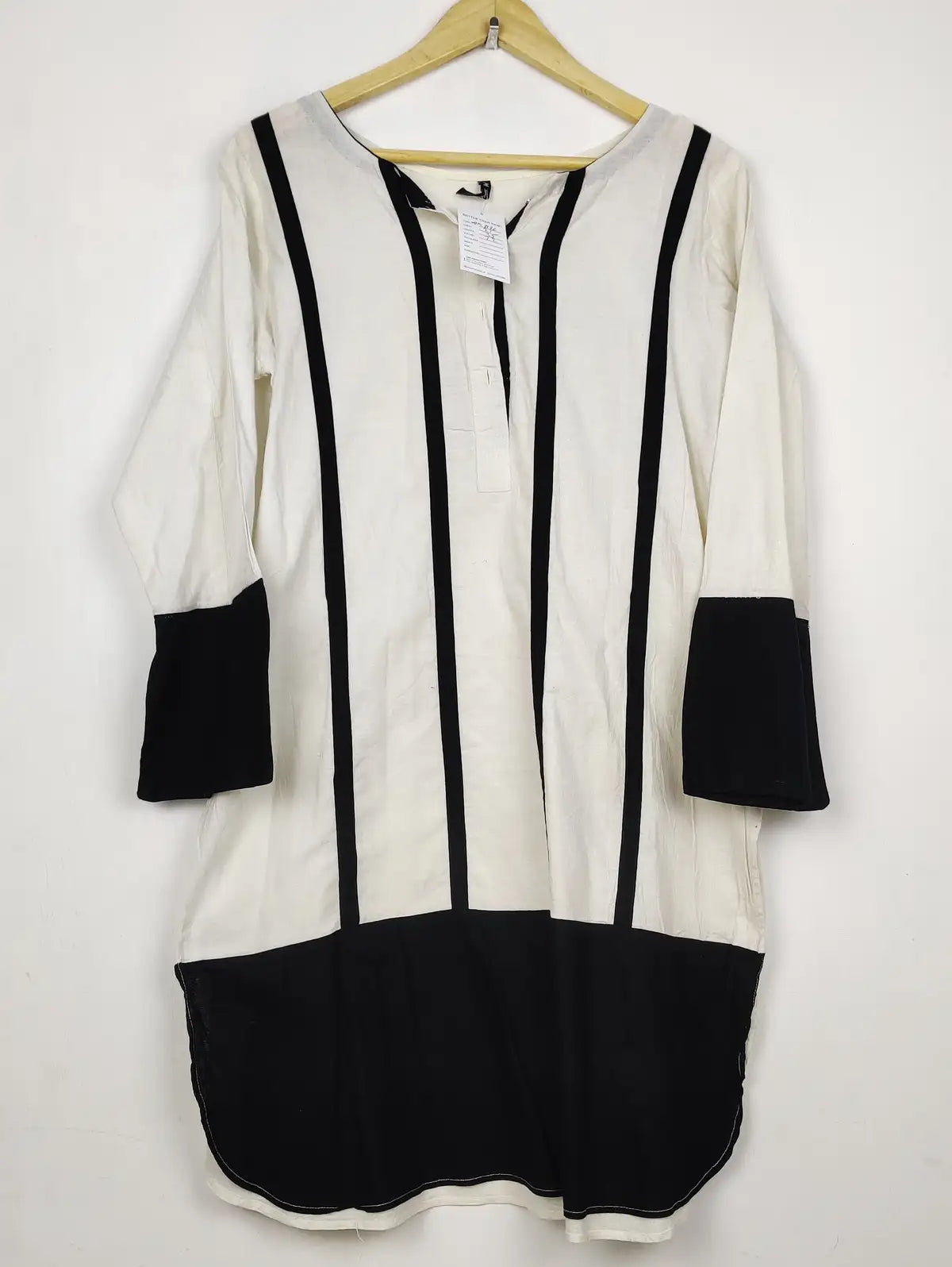 Buy online pre-used pre-loved 100% authentic & Original branded Mausummery (WBK-3136) available in Pakistan. Top international brands avilable.