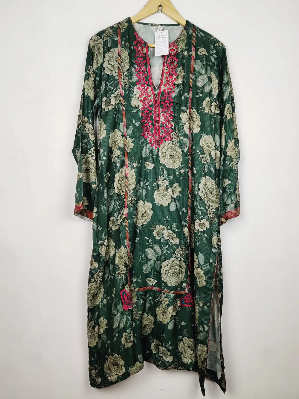 Buy online pre-used pre-loved 100% authentic & Original branded Ethnic (WBK-3142) available in Pakistan. Top international brands avilable.
