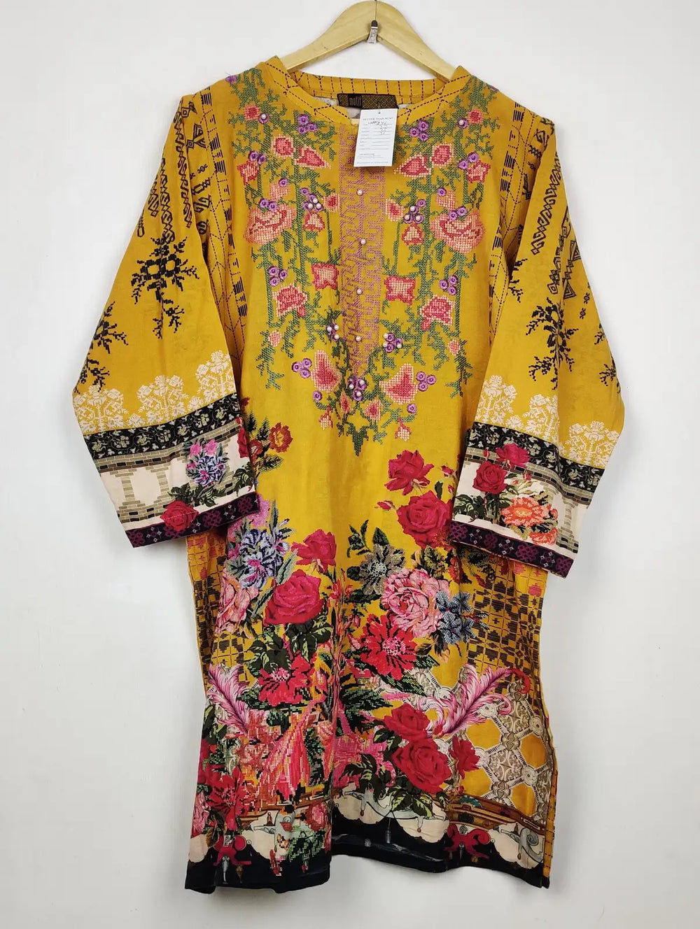Buy online pre-used pre-loved 100% authentic & Original branded Motif (WBK-3146) available in Pakistan. Top international brands avilable.