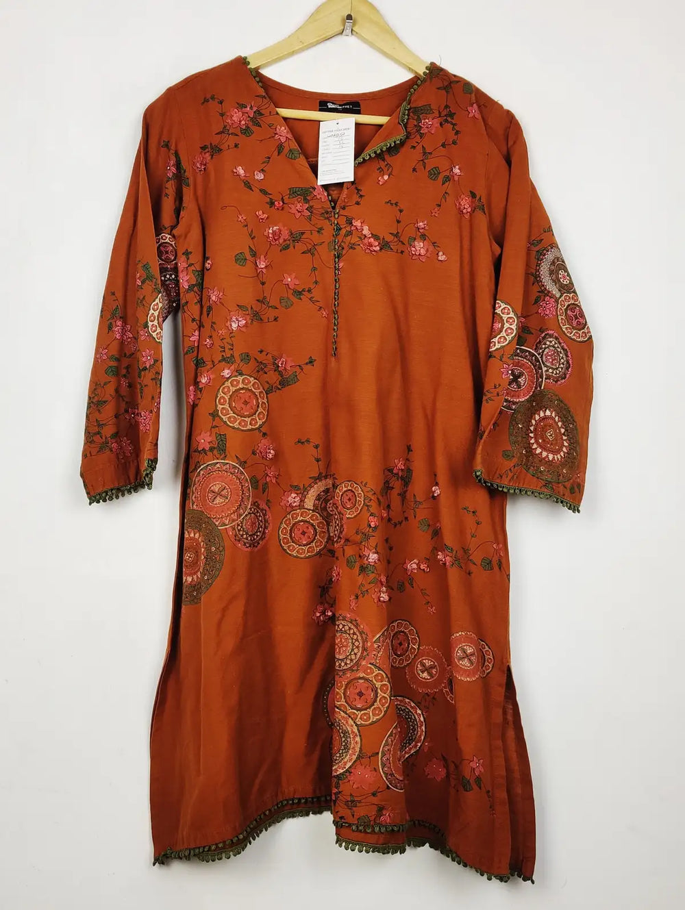 Buy online pre-used pre-loved 100% authentic & Original branded Gul Ahmed (WBK-3150) available in Pakistan. Top international brands avilable.