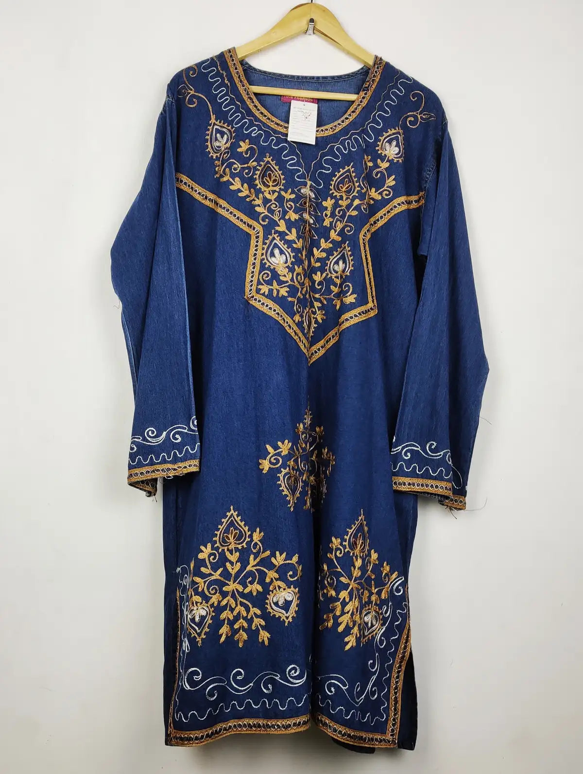 Buy online pre-used pre-loved 100% authentic & Original branded Fab Fashion (WBK-3164) available in Pakistan. Top international brands avilable.