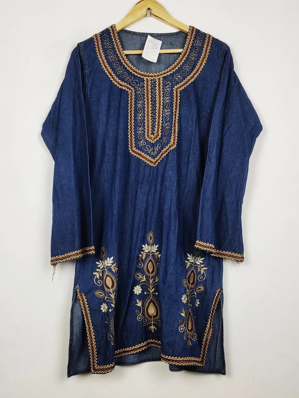 Buy online pre-used pre-loved 100% authentic & Original branded Unknown Brand (WBK-3165) available in Pakistan. Top international brands avilable.