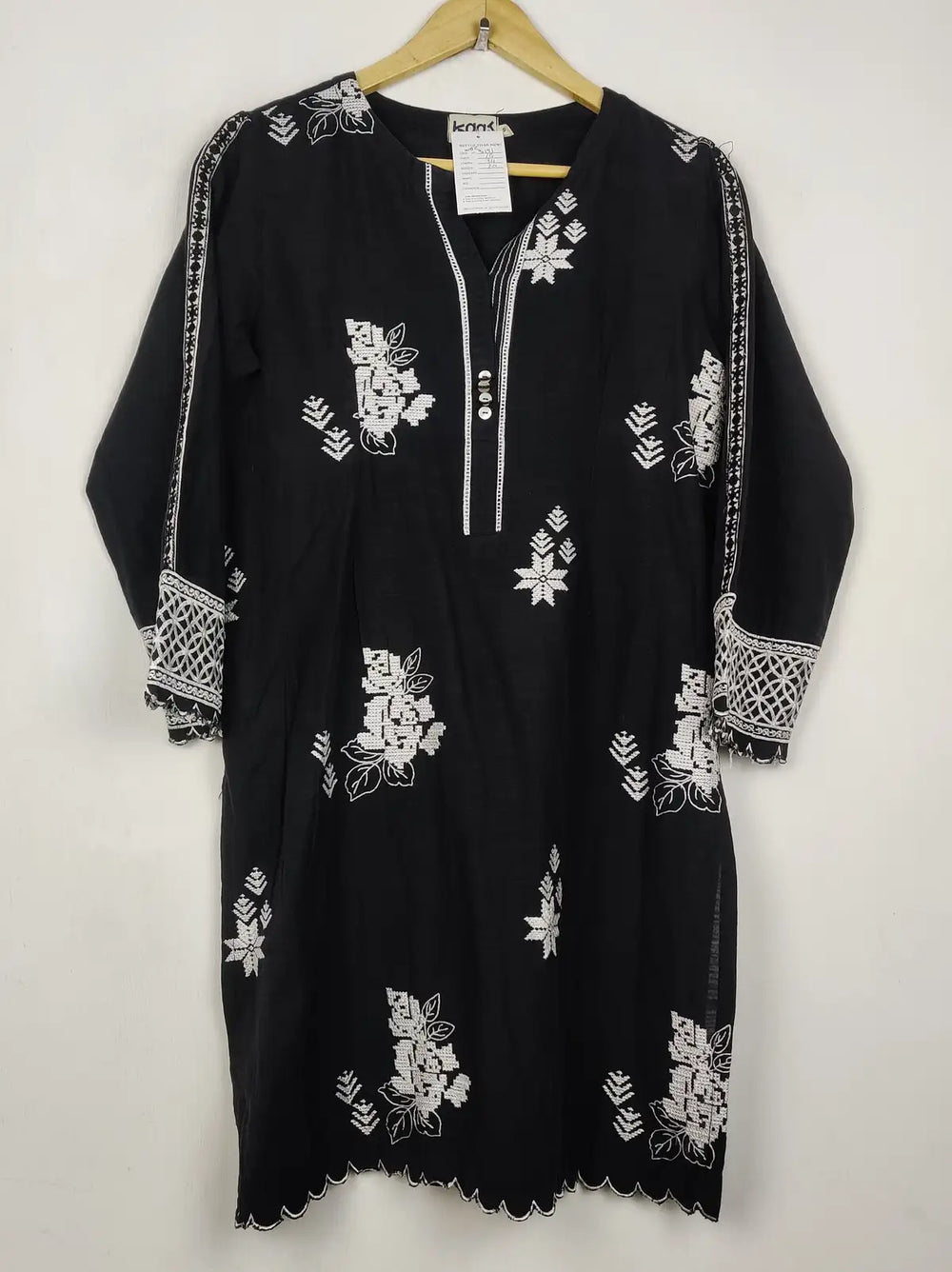 Buy online pre-used pre-loved 100% authentic & Original branded Gul Ahmed (WBK-3171) available in Pakistan. Top international brands avilable.
