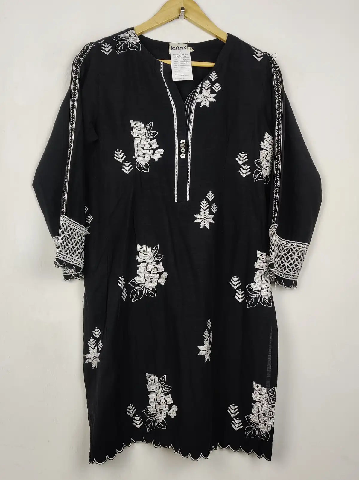 Buy online pre-used pre-loved 100% authentic & Original branded Gul Ahmed (WBK-3171) available in Pakistan. Top international brands avilable.