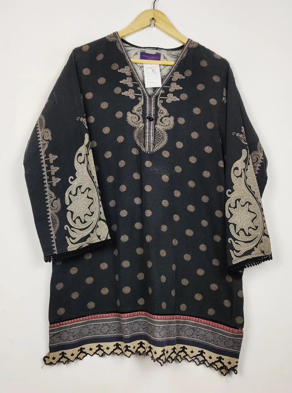 Buy online pre-used pre-loved 100% authentic & Original branded Sana Safinaz (WBK-3173) available in Pakistan. Top international brands avilable.