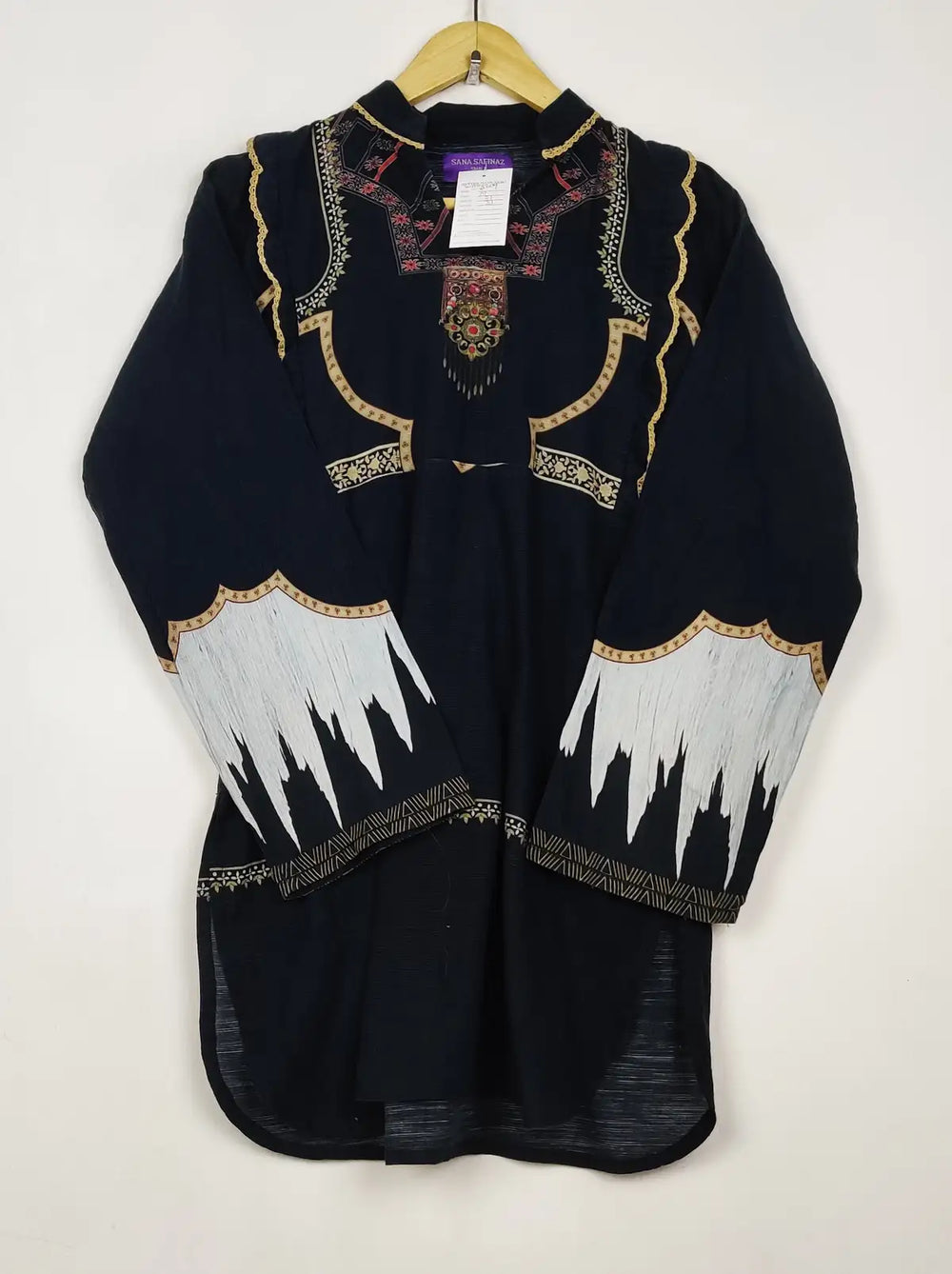 Buy online pre-used pre-loved 100% authentic & Original branded Sana Safinaz (WBK-3204) available in Pakistan. Top international brands avilable.