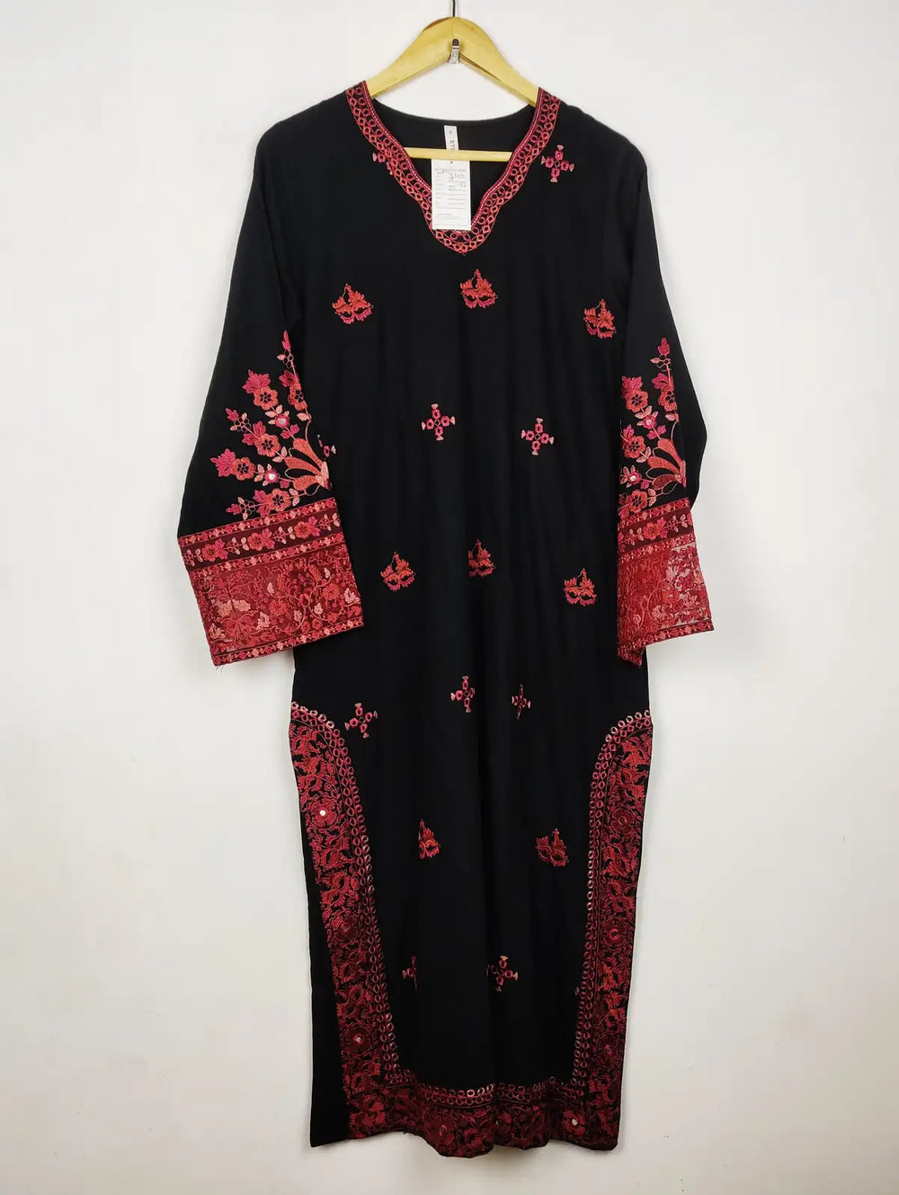 Buy online pre-used pre-loved 100% authentic & Original branded Ethnic (WBK-3206) available in Pakistan. Top international brands avilable.