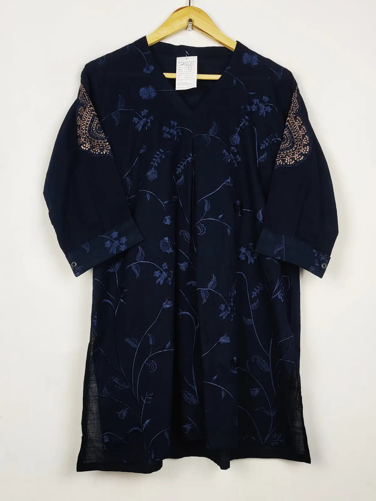 Buy online pre-used pre-loved 100% authentic & Original branded Unknown Brand (WBK-3207) available in Pakistan. Top international brands avilable.