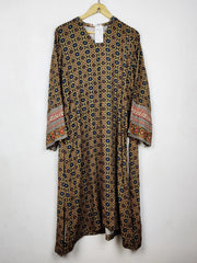 Buy online pre-used pre-loved 100% authentic & Original branded Khaadi (WBK-3222) available in Pakistan. Top international brands avilable.