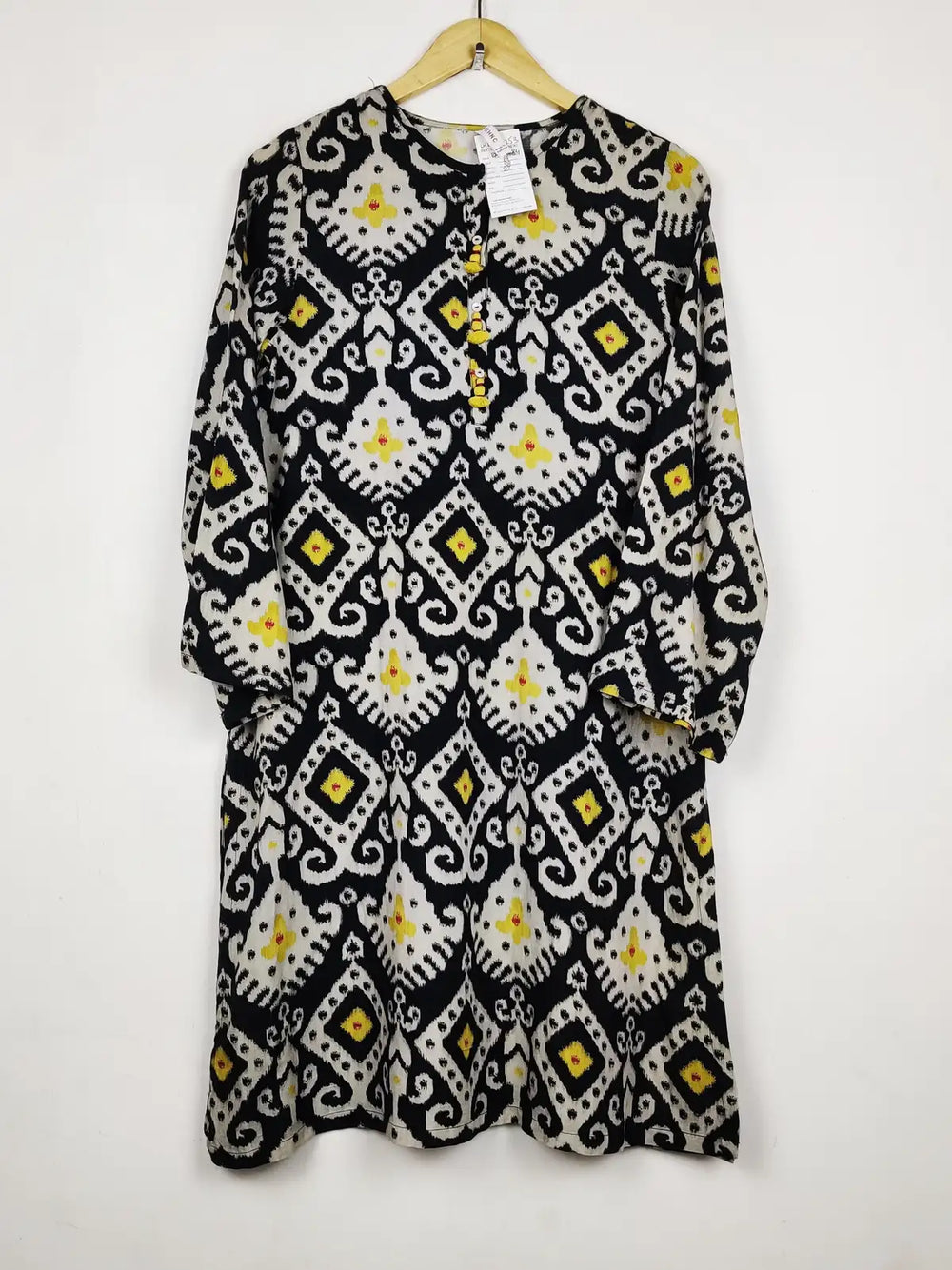 Buy online pre-used pre-loved 100% authentic & Original branded Ethnic (WBK-3253) available in Pakistan. Top international brands avilable.