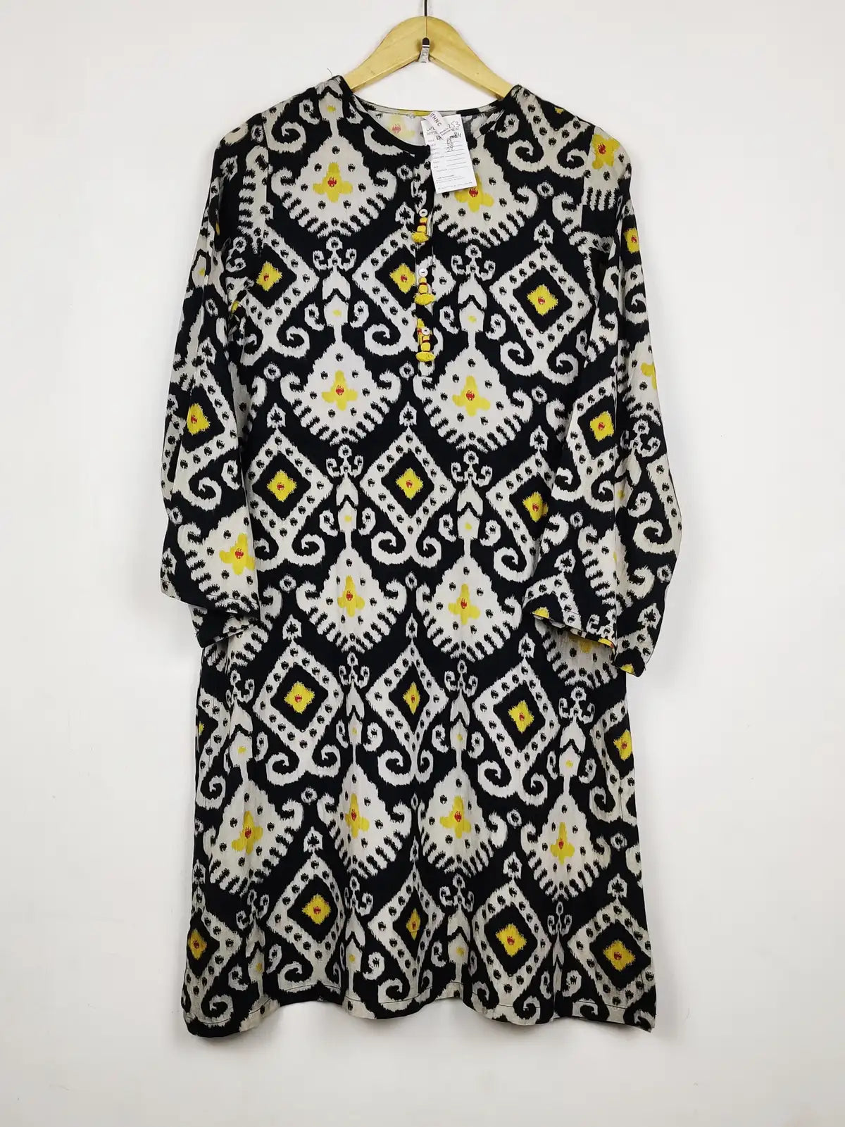 Buy online pre-used pre-loved 100% authentic & Original branded Ethnic (WBK-3253) available in Pakistan. Top international brands avilable.