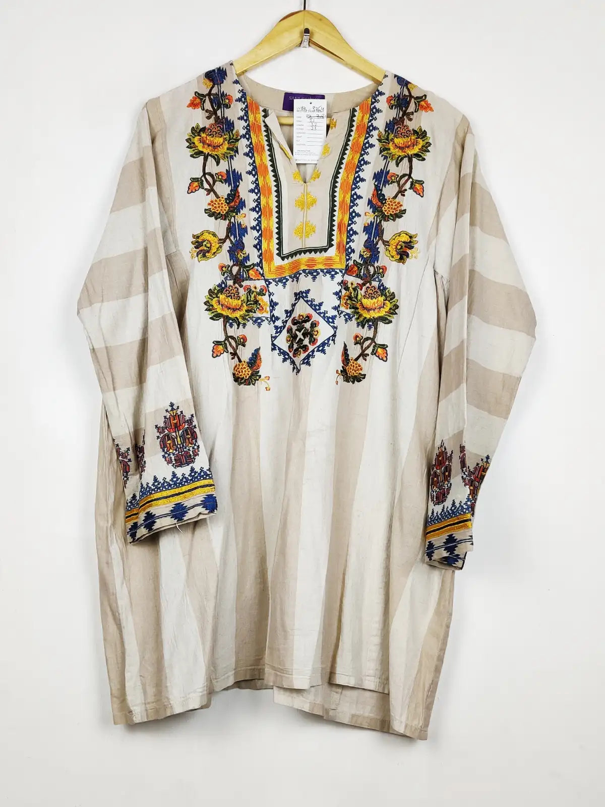 Buy online pre-used pre-loved 100% authentic & Original branded Sana Safinaz (WBK-3254) available in Pakistan. Top international brands avilable.