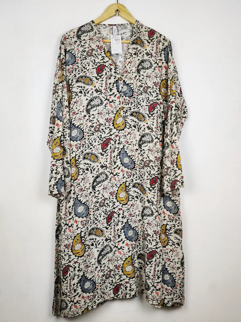 Buy online pre-used pre-loved 100% authentic & Original branded Ethnic (WBK-3268) available in Pakistan. Top international brands avilable.