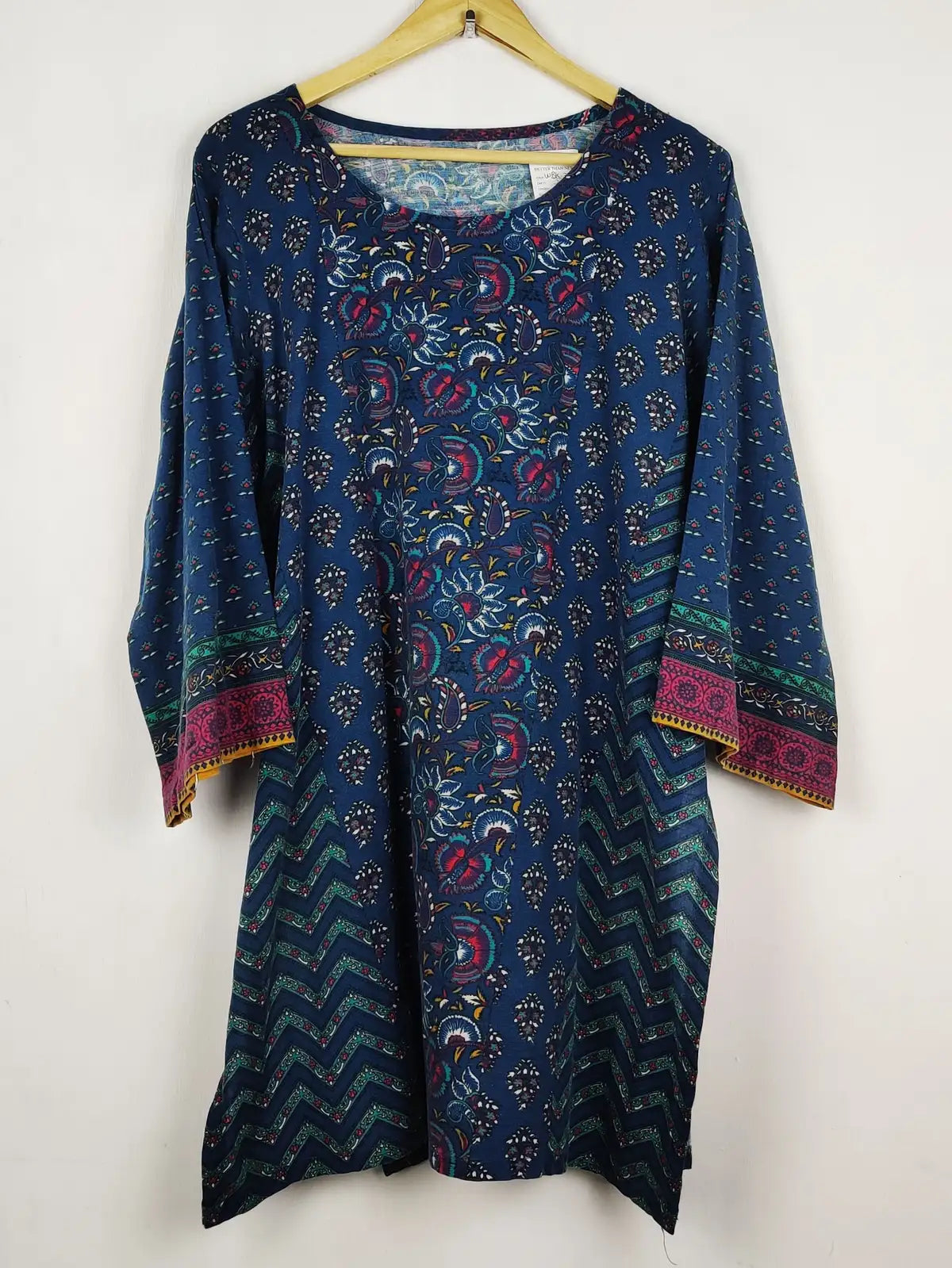Buy online pre-used pre-loved 100% authentic & Original branded Unknown Brand (WBK-3274) available in Pakistan. Top international brands avilable.