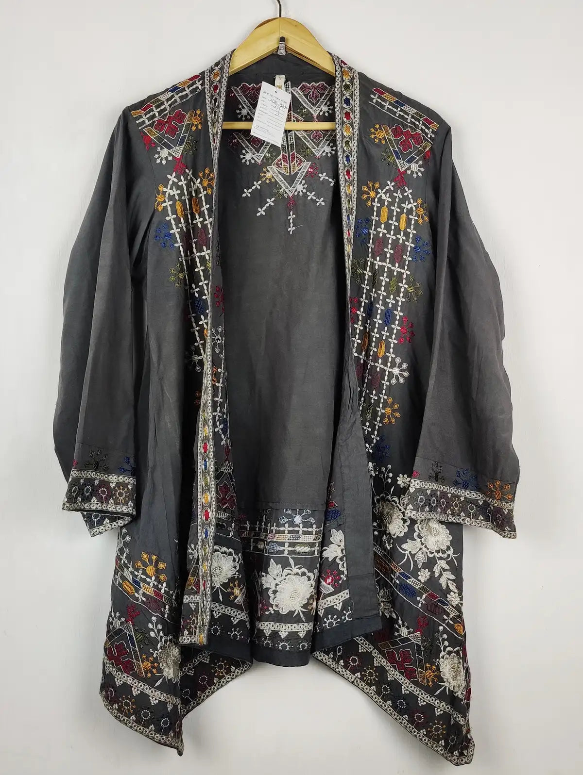 Buy online pre-used pre-loved 100% authentic & Original branded Motif (WBK-3290) available in Pakistan. Top international brands avilable.