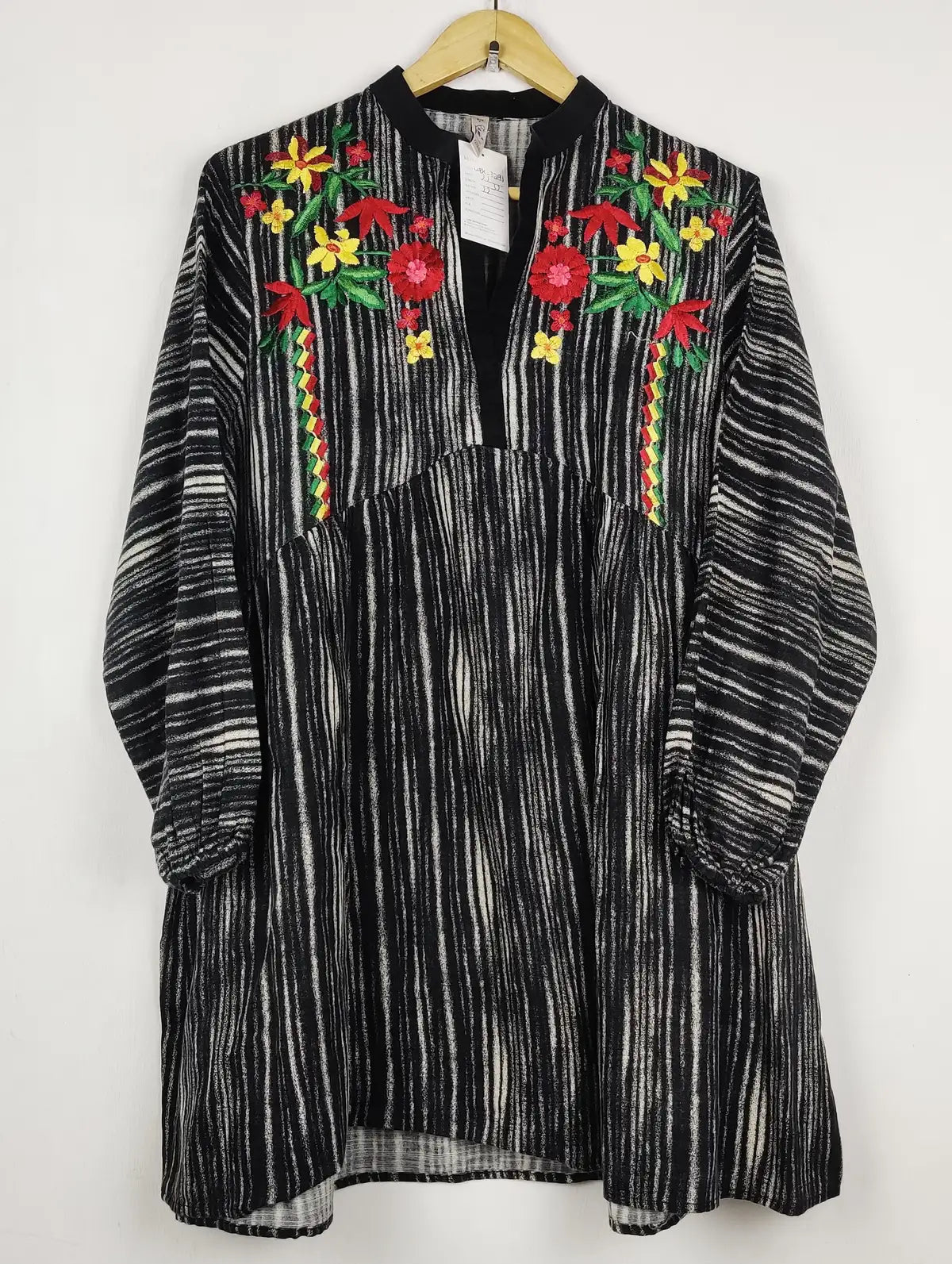 Buy online pre-used pre-loved 100% authentic & Original branded Motif (WBK-3291) available in Pakistan. Top international brands avilable.