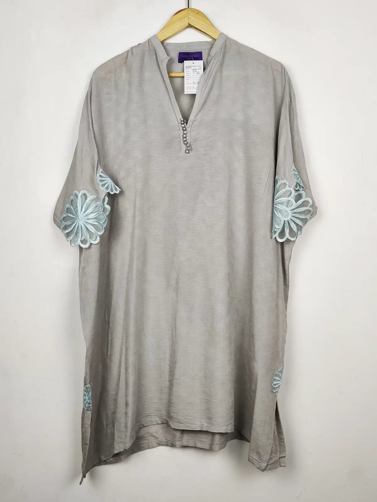 Buy online pre-used pre-loved 100% authentic & Original branded Sana Safinaz (WBK-3329) available in Pakistan. Top international brands avilable.