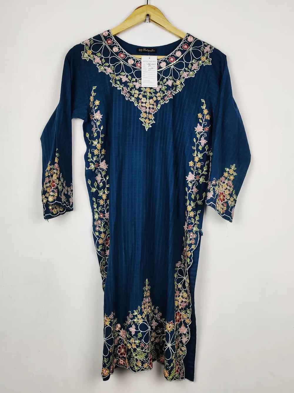 Buy online pre-used pre-loved 100% authentic & Original branded Balry Jan (WBK-3337) available in Pakistan. Top international brands avilable.