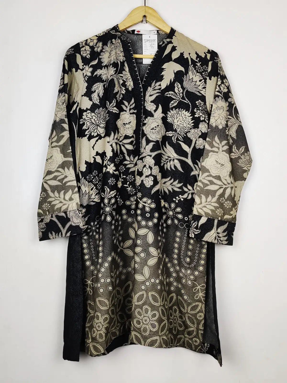 Buy online pre-used pre-loved 100% authentic & Original branded Khaadi (WBK-3342) available in Pakistan. Top international brands avilable.