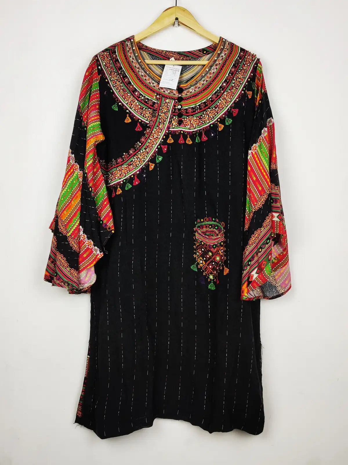 Buy online pre-used pre-loved 100% authentic & Original branded Unknown Brand (WBK-3354) available in Pakistan. Top international brands avilable.