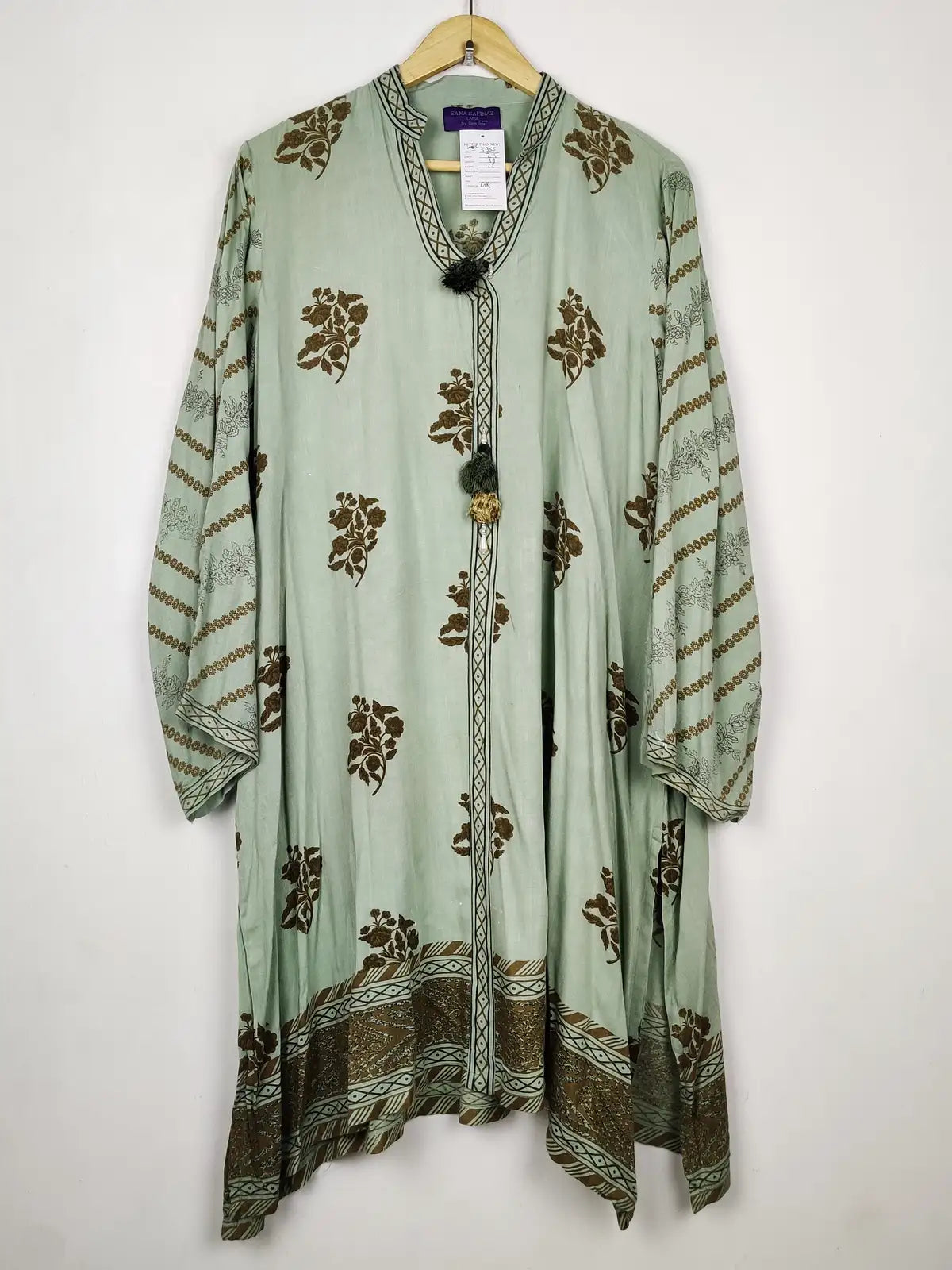 Buy online pre-used pre-loved 100% authentic & Original branded Sana Safinaz (WBK-3355) available in Pakistan. Top international brands avilable.