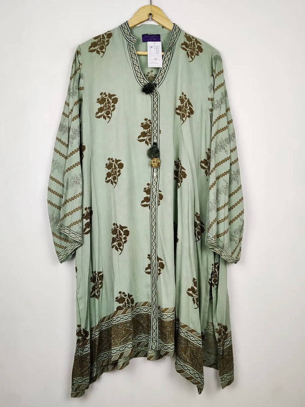 Buy online pre-used pre-loved 100% authentic & Original branded Sana Safinaz (WBK-3355) available in Pakistan. Top international brands avilable.