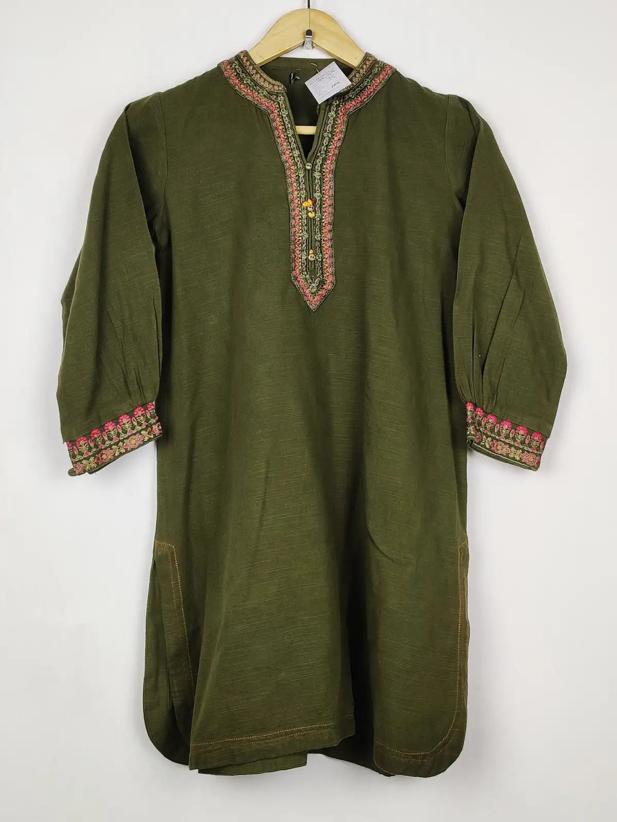 Buy online pre-used pre-loved 100% authentic & Original branded Unknown Brand (WBK-3376) available in Pakistan. Top international brands avilable.