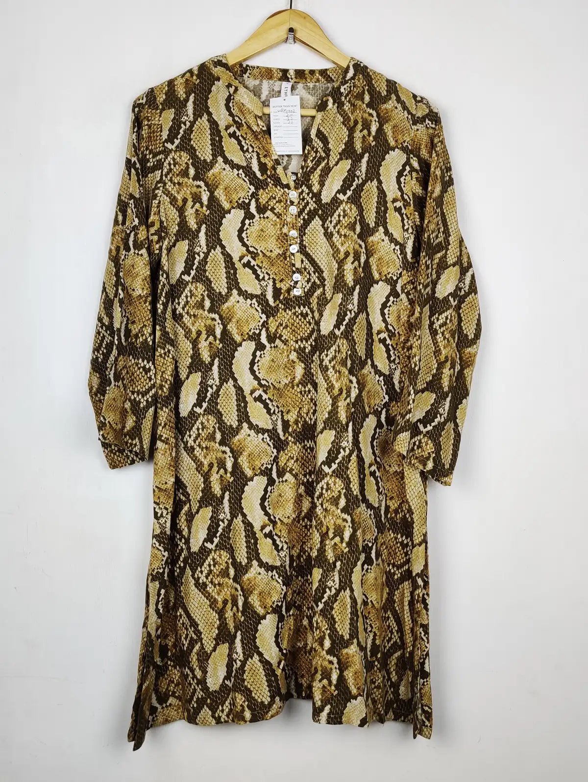 Buy online pre-used pre-loved 100% authentic & Original branded Ethnic (WBK-3402) available in Pakistan. Top international brands avilable.