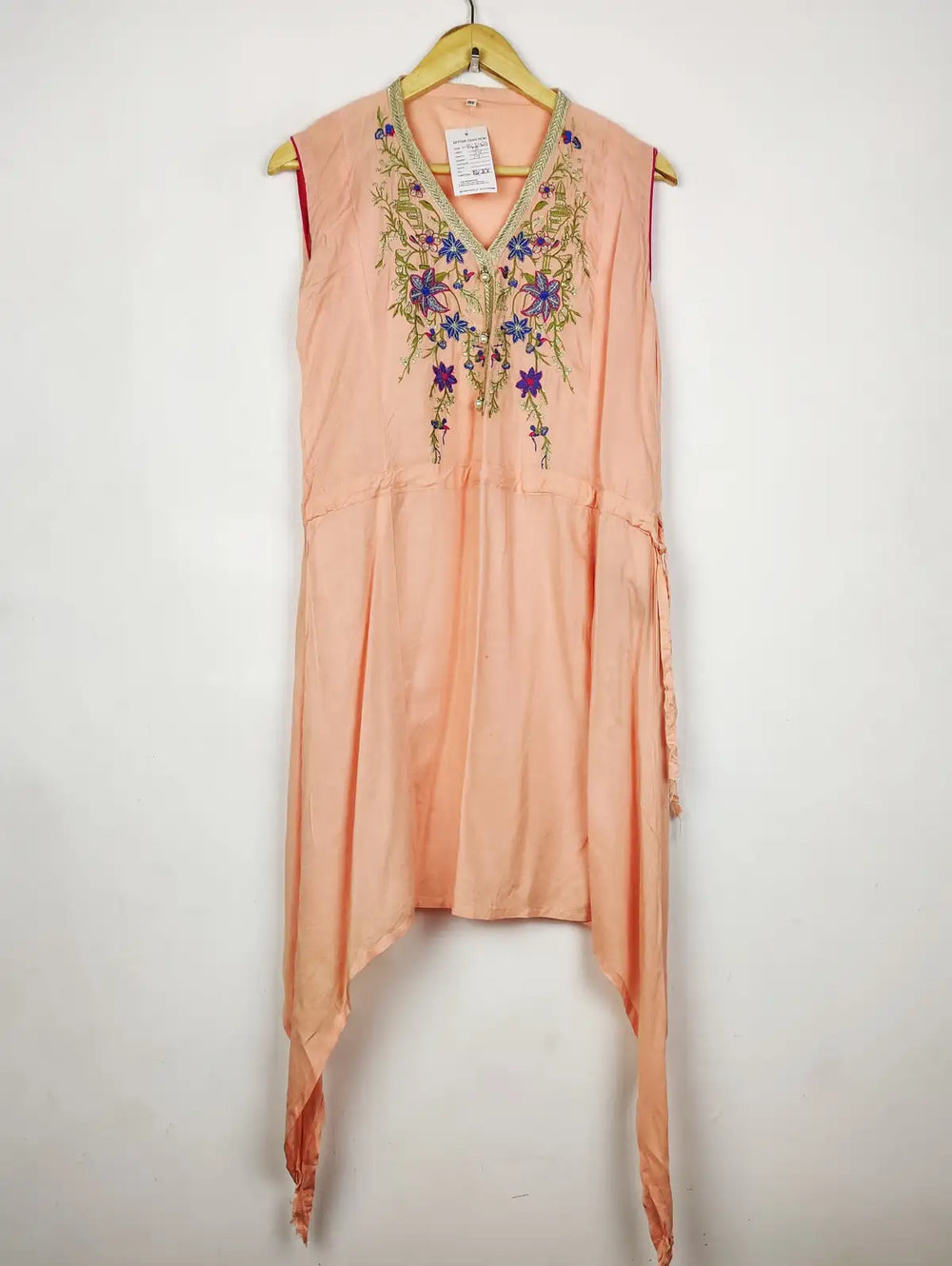 Buy online pre-used pre-loved 100% authentic & Original branded Unknown Brand (WBK-3429) available in Pakistan. Top international brands avilable.