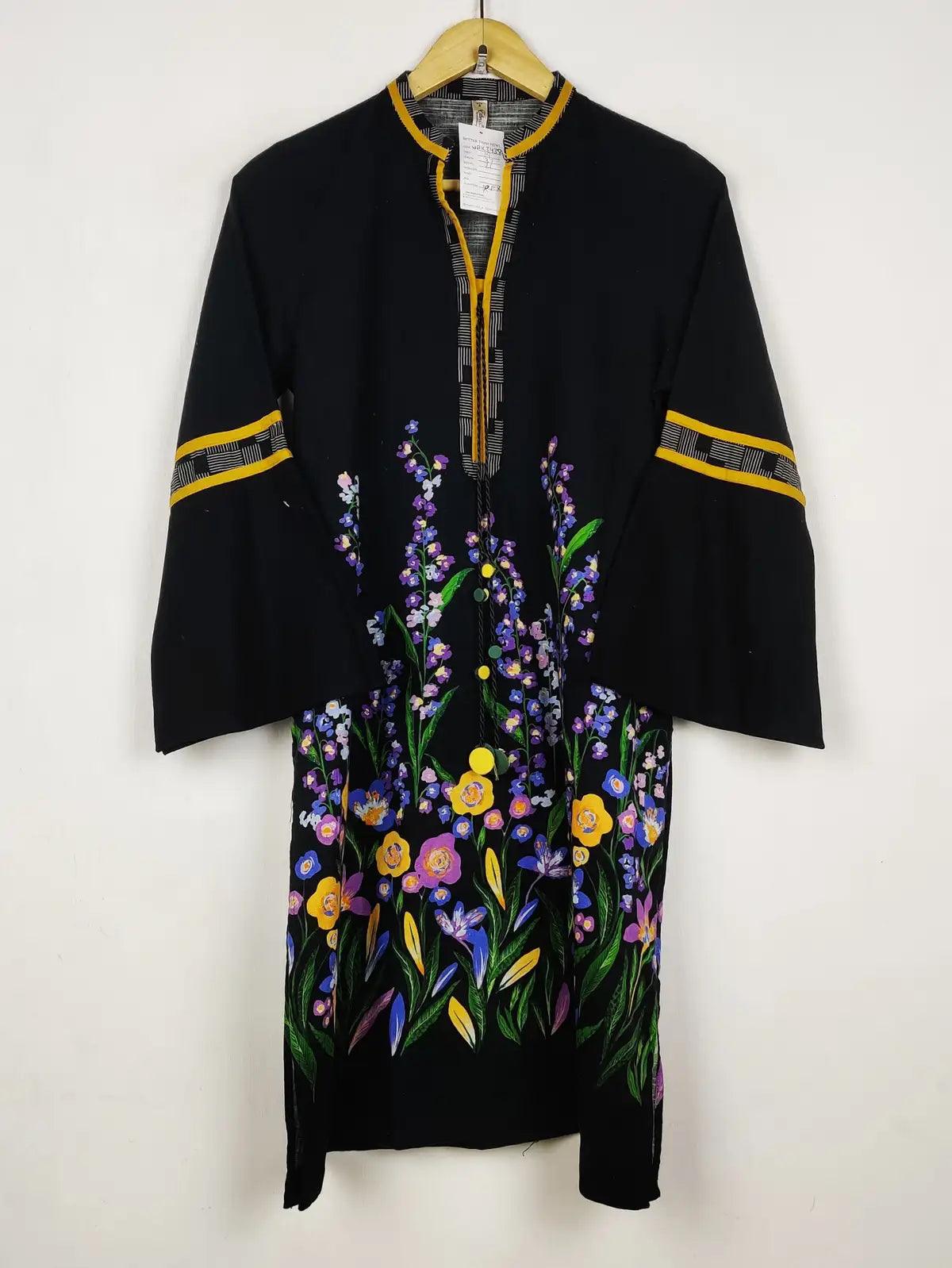 Buy online pre-used pre-loved 100% authentic & Original branded Ethnic (WBK-3438) available in Pakistan. Top international brands avilable.