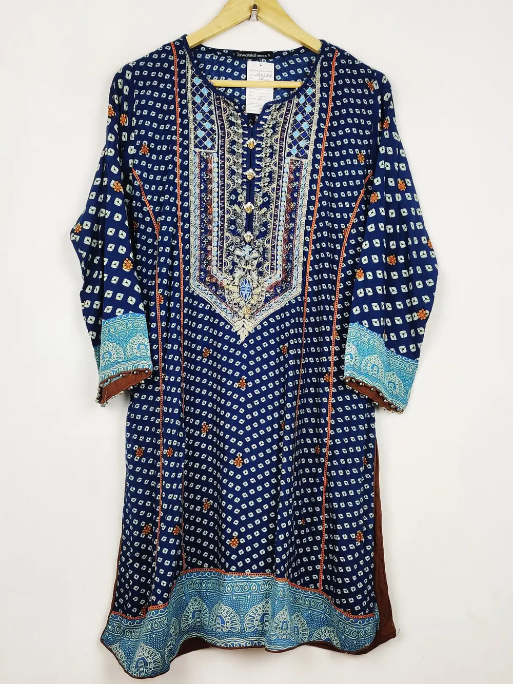 Buy online pre-used pre-loved 100% authentic & Original branded Tawakal (WBK-3446) available in Pakistan. Top international brands avilable.