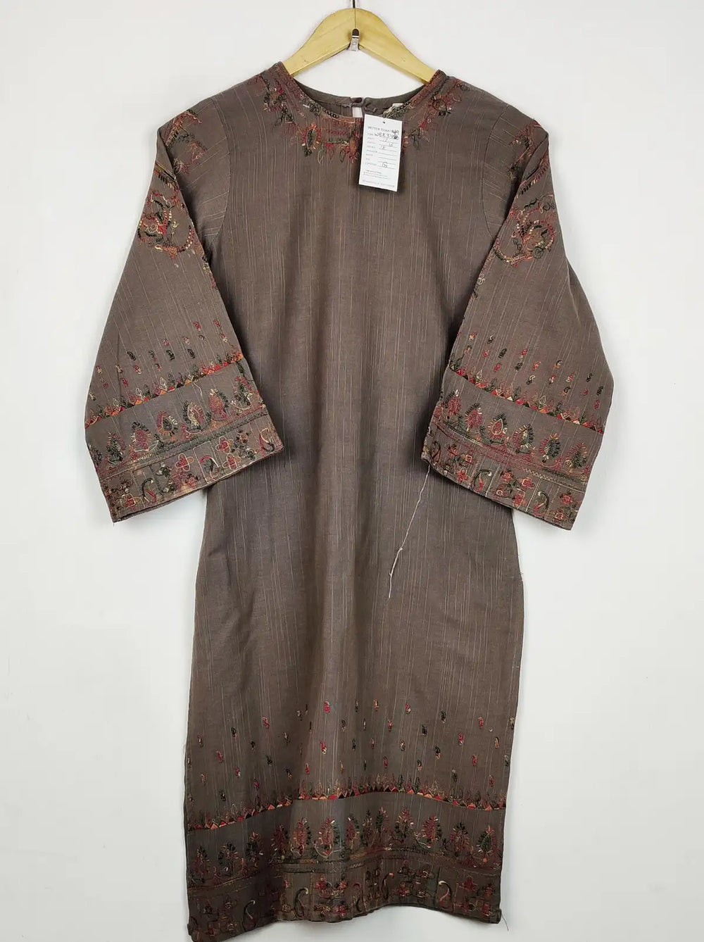 Buy online pre-used pre-loved 100% authentic & Original branded Motif (WBK-3449) available in Pakistan. Top international brands avilable.