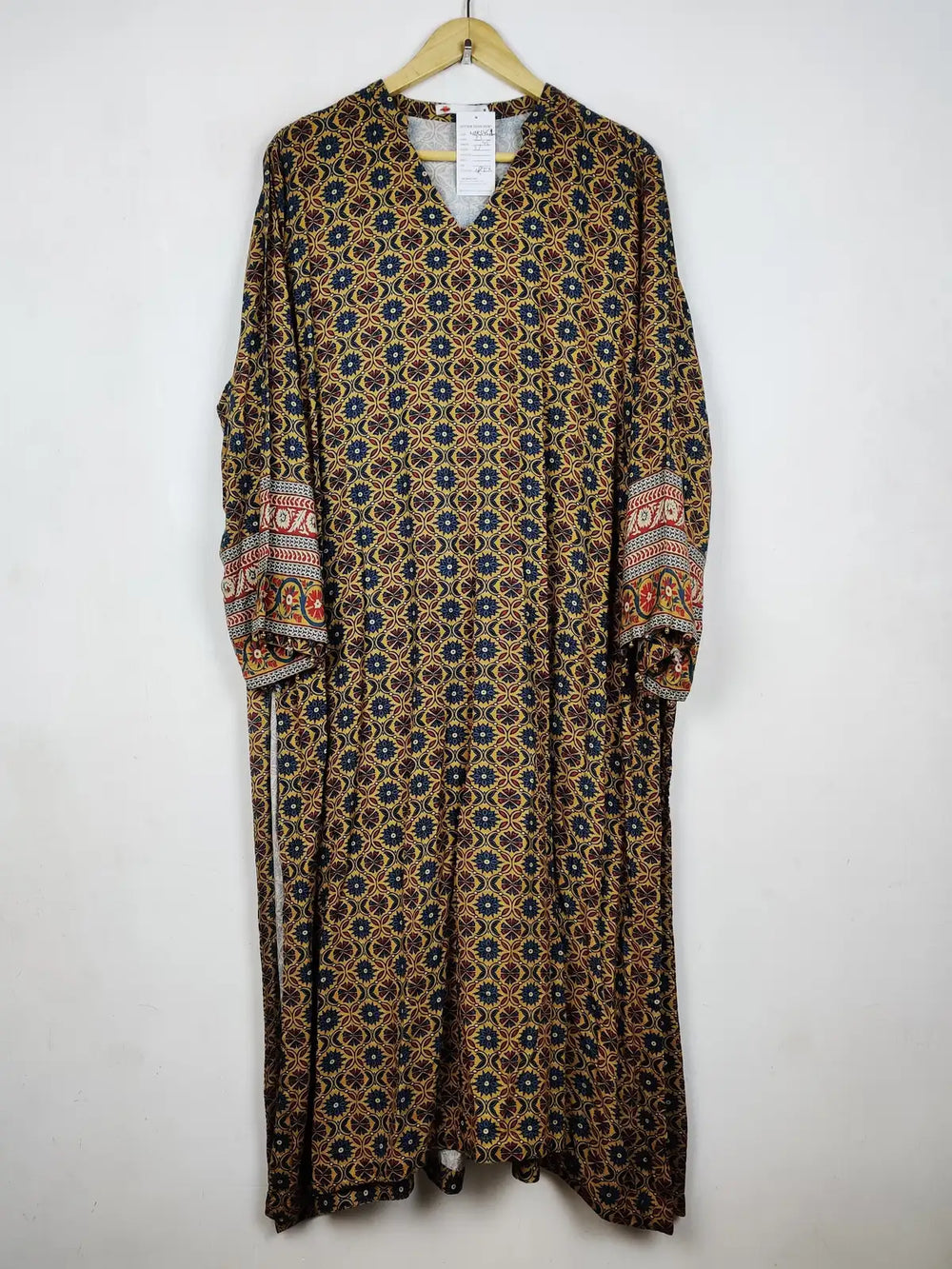 Buy online pre-used pre-loved 100% authentic & Original branded Khaadi (WBK-3451) available in Pakistan. Top international brands avilable.