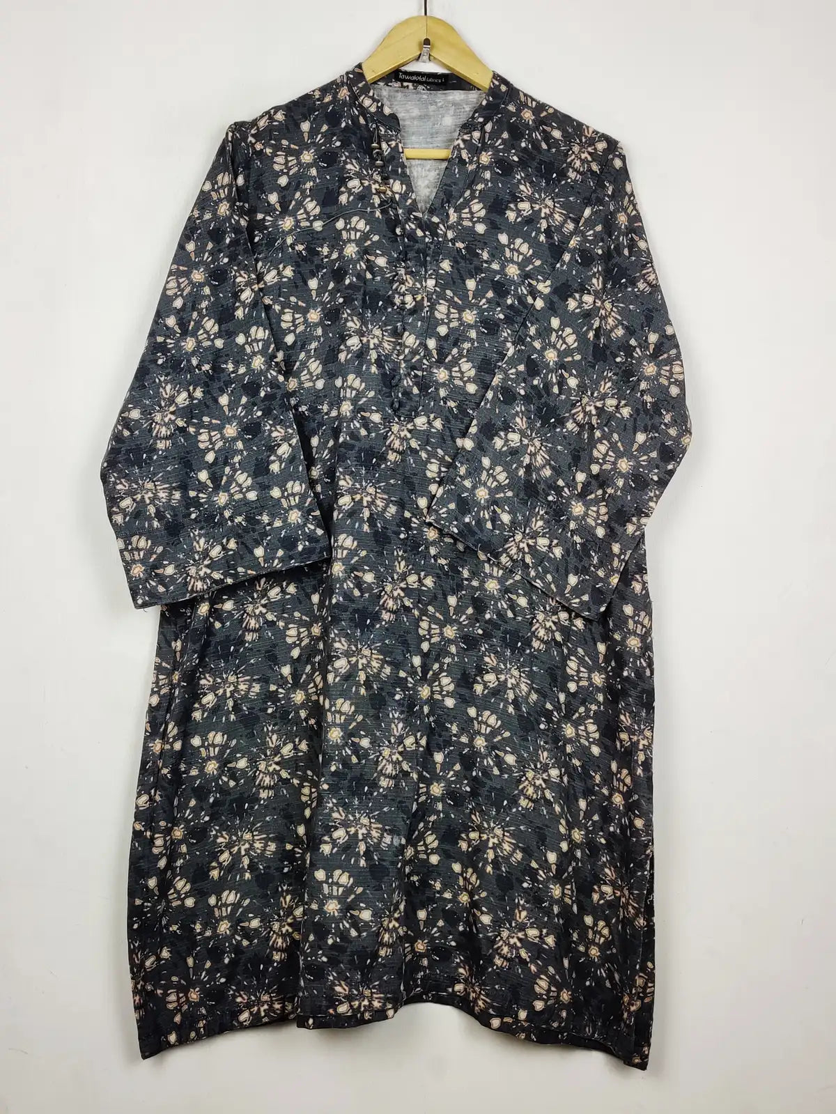 Buy online pre-used pre-loved 100% authentic & Original branded Tawakal (WBK-3460) available in Pakistan. Top international brands avilable.