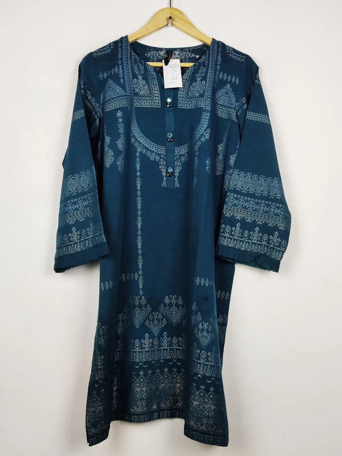 Buy online pre-used pre-loved 100% authentic & Original branded Warda (WBK-3473) available in Pakistan. Top international brands avilable.