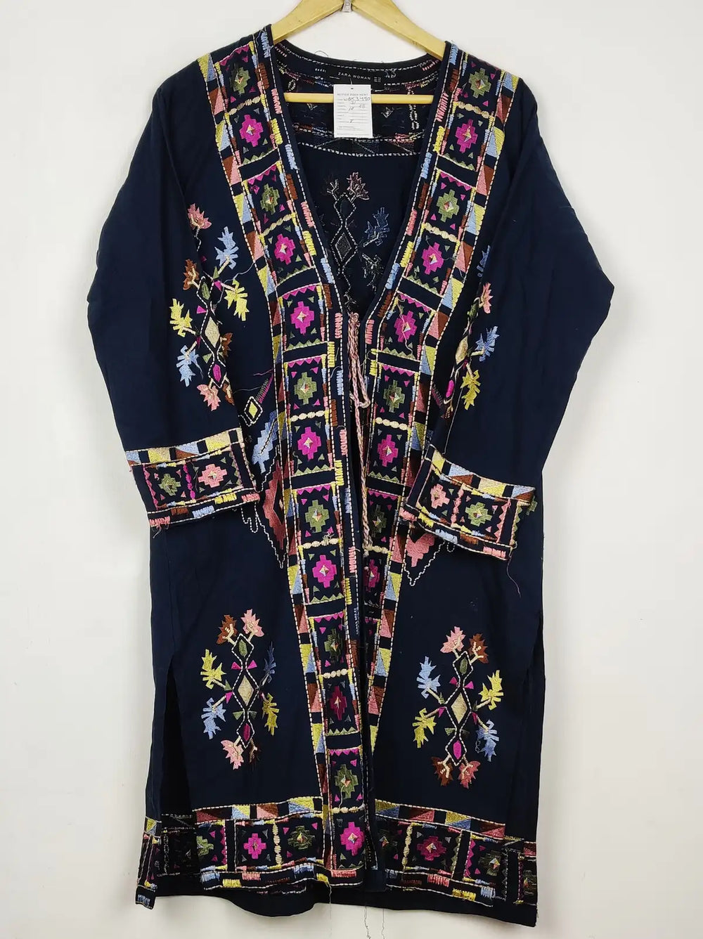 Buy online pre-used pre-loved 100% authentic & Original branded Zara (WBK-3490) available in Pakistan. Top international brands avilable.