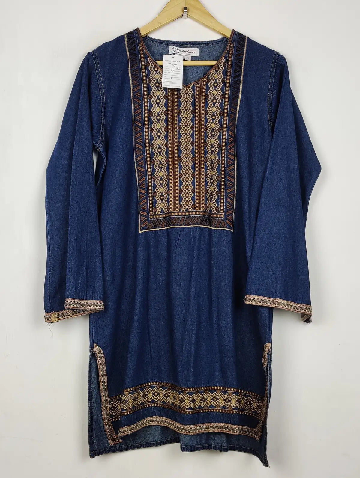 Buy online pre-used pre-loved 100% authentic & Original branded Unknown Brand (WBK-3498) available in Pakistan. Top international brands avilable.