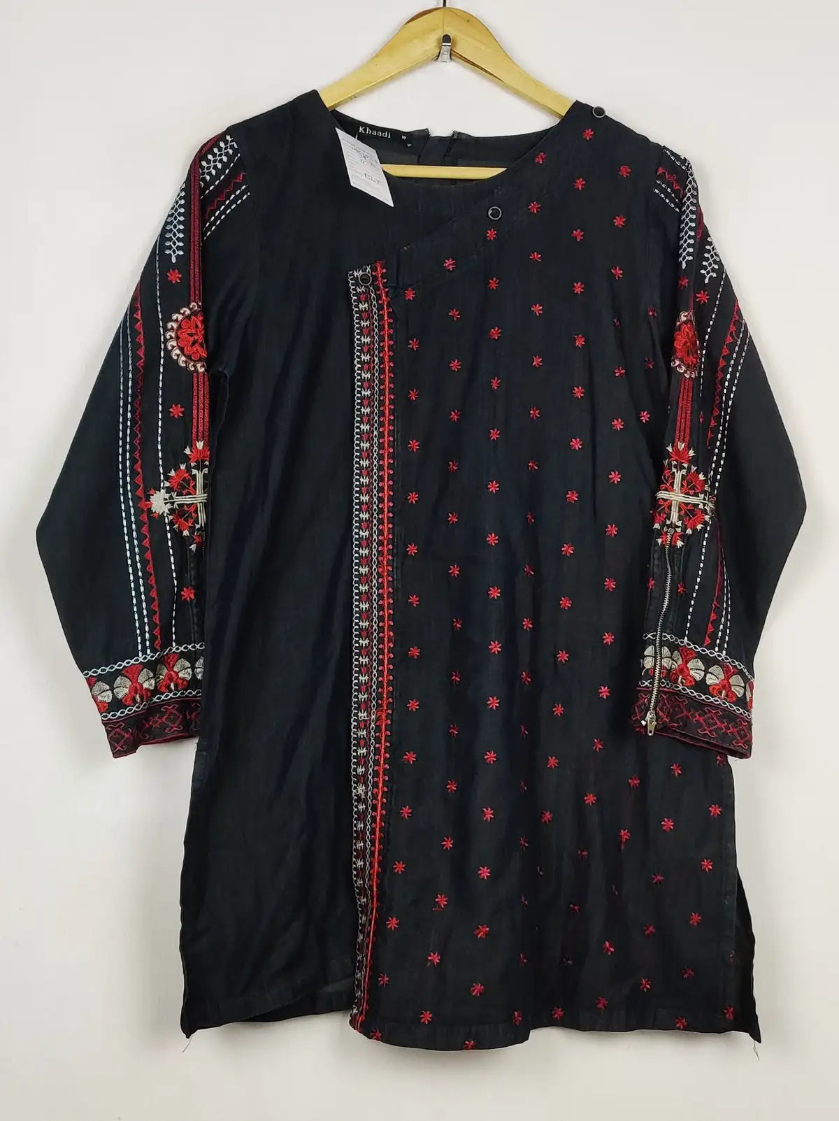 Buy online pre-used pre-loved 100% authentic & Original branded Khaadi (WBK-3568) available in Pakistan. Top international brands avilable.