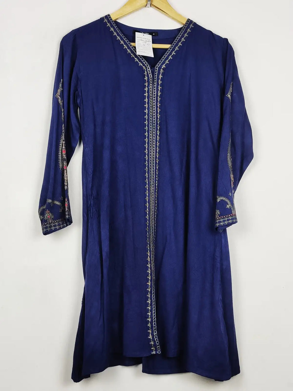 Buy online pre-used pre-loved 100% authentic & Original branded Khaadi (WBK-3589) available in Pakistan. Top international brands avilable.