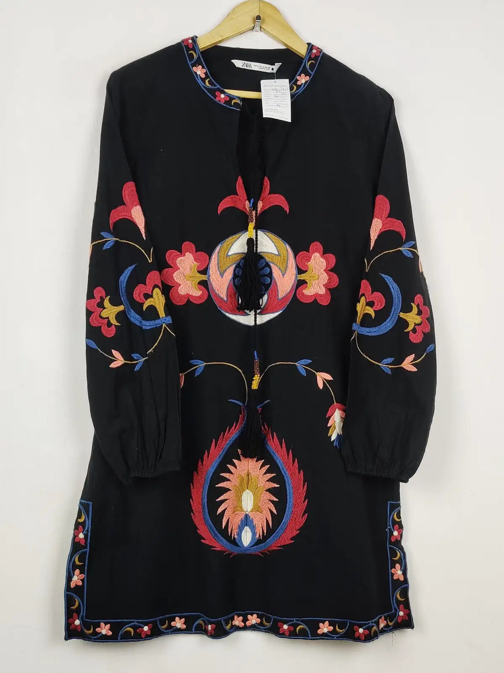 Buy online pre-used pre-loved 100% authentic & Original branded Zara (WBK-3605) available in Pakistan. Top international brands avilable.