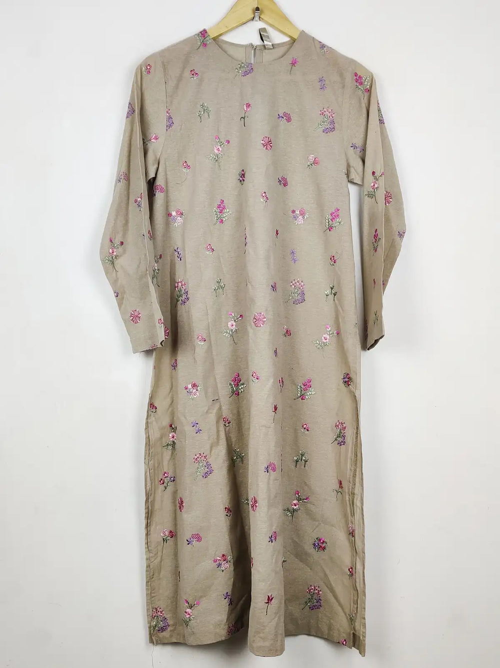 Buy online pre-used pre-loved 100% authentic & Original branded Ethnic (WBK-3610) available in Pakistan. Top international brands avilable.