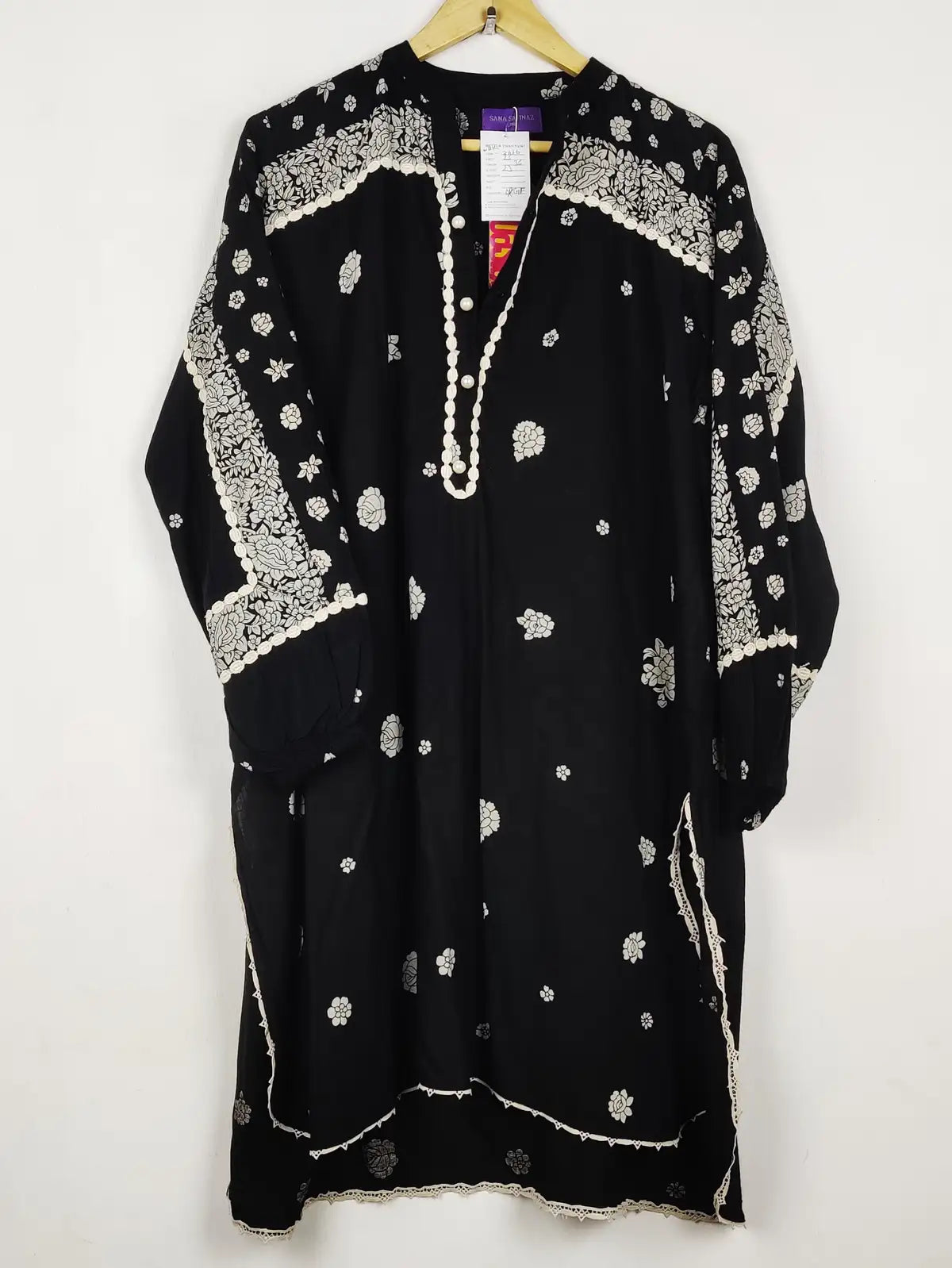 Buy online pre-used pre-loved 100% authentic & Original branded Sana Safinaz (WBK-3616) available in Pakistan. Top international brands avilable.