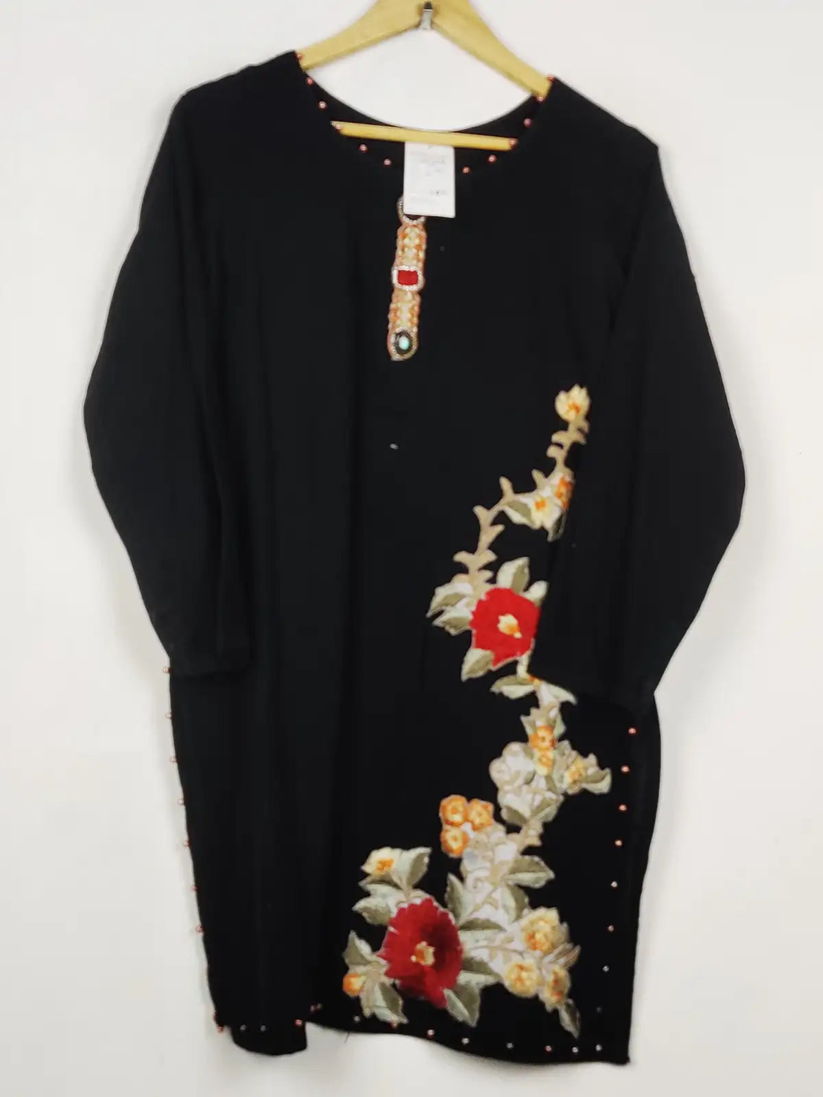 Buy online pre-used pre-loved 100% authentic & Original branded Unknown Brand (WBK-3618) available in Pakistan. Top international brands avilable.