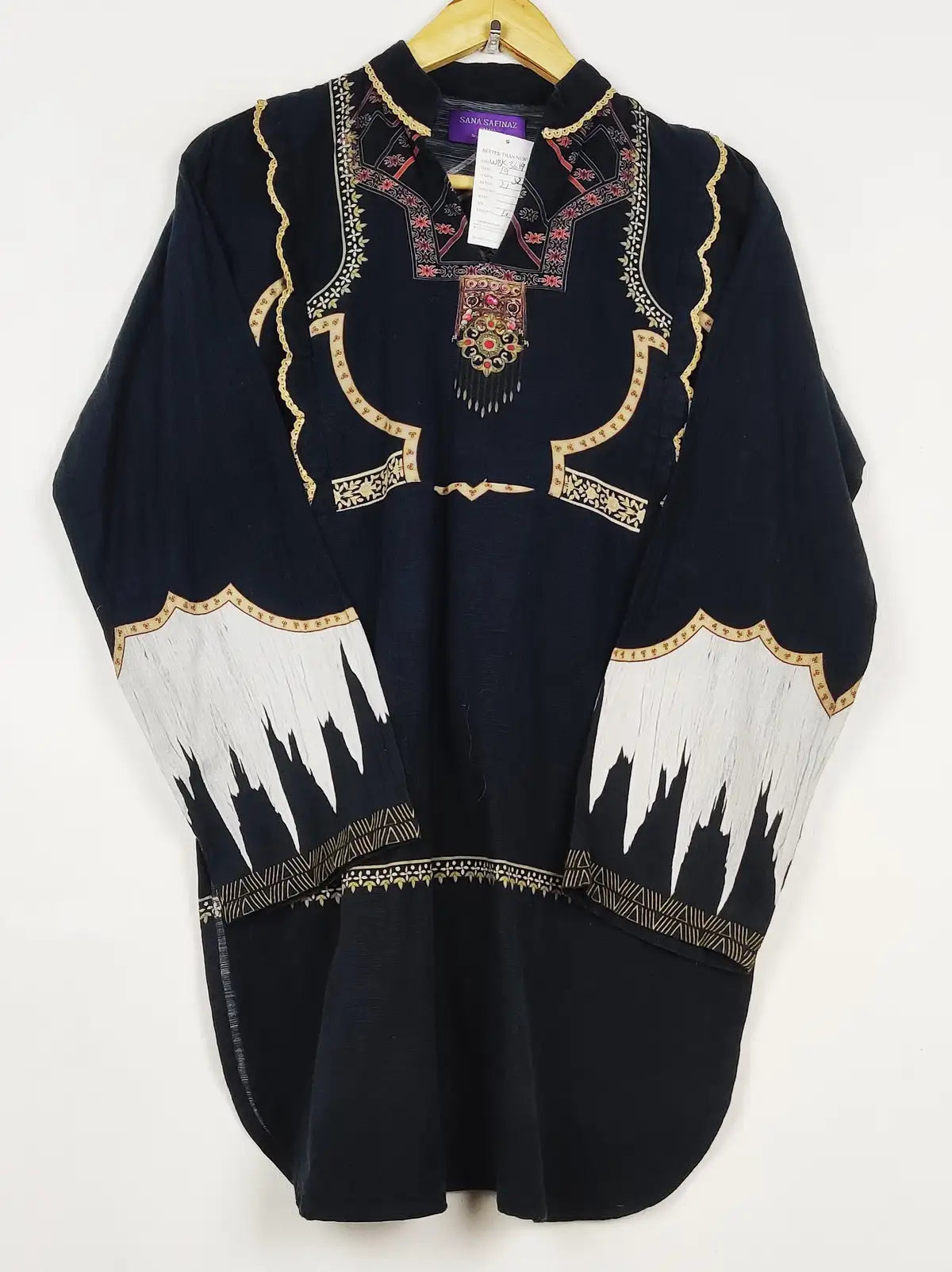 Buy online pre-used pre-loved 100% authentic & Original branded Sana Safinaz (WBK-3619) available in Pakistan. Top international brands avilable.