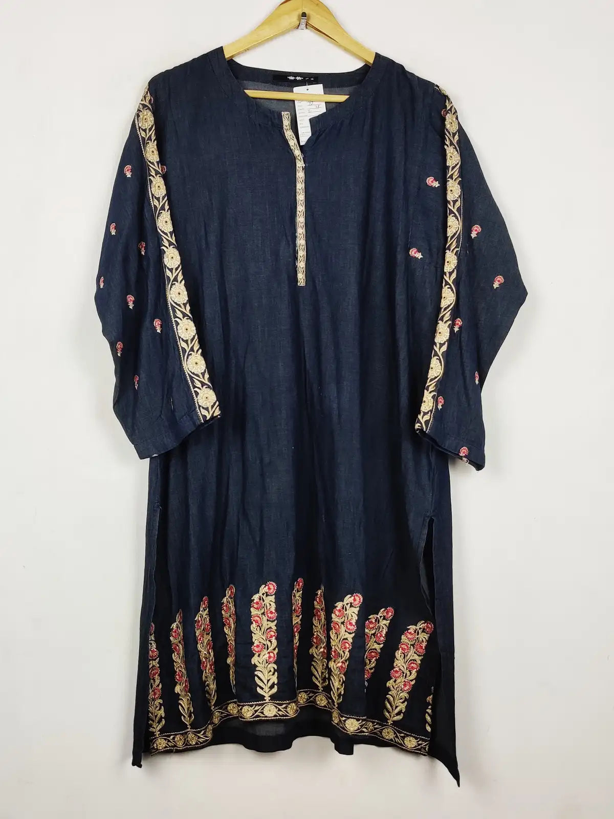 Buy online pre-used pre-loved 100% authentic & Original branded Khaadi (WBK-3627) available in Pakistan. Top international brands avilable.