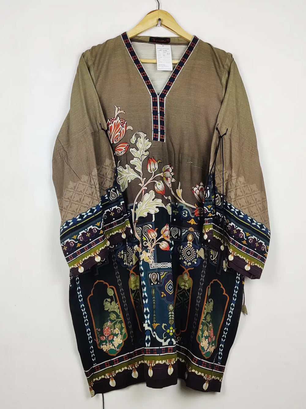 Buy online pre-used pre-loved 100% authentic & Original branded Femme (WBK-3638) available in Pakistan. Top international brands avilable.