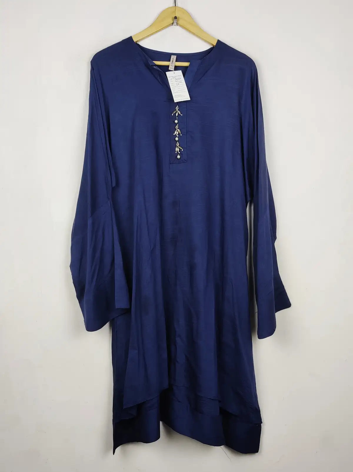 Buy online pre-used pre-loved 100% authentic & Original branded Ethnic (WBK-3669) available in Pakistan. Top international brands avilable.