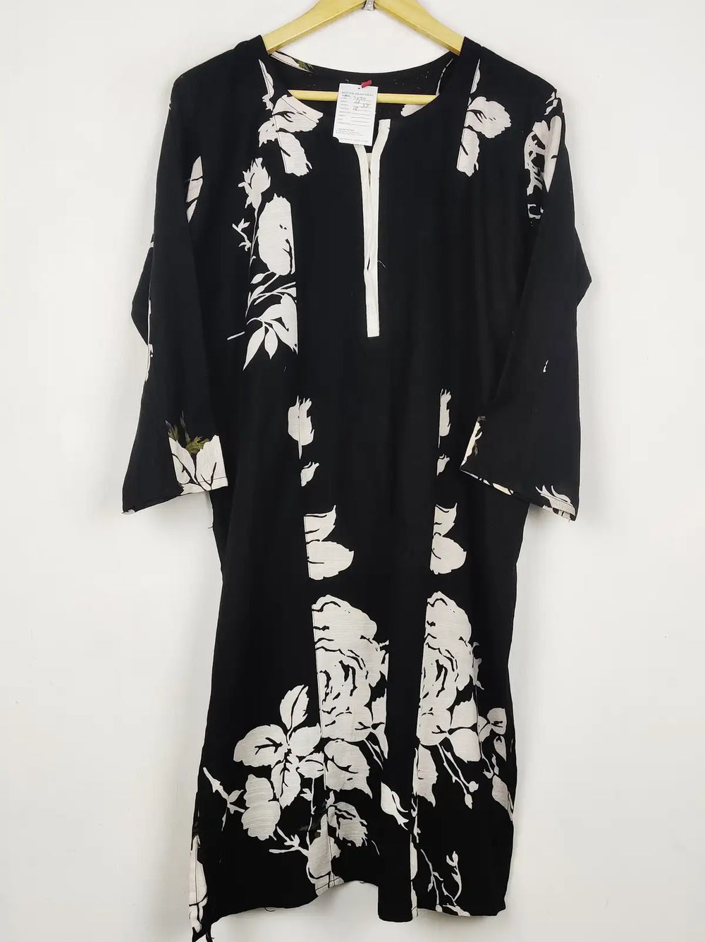 Buy online pre-used pre-loved 100% authentic & Original branded Unknown Brand (WBK-3670) available in Pakistan. Top international brands avilable.
