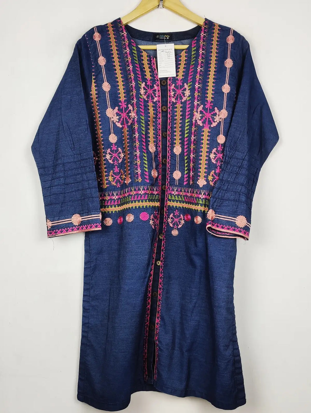 Buy online pre-used pre-loved 100% authentic & Original branded Dada Pota (WBK-3674) available in Pakistan. Top international brands avilable.