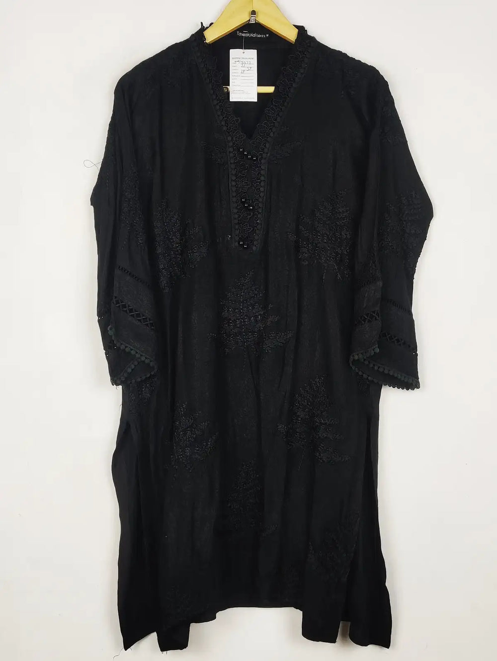 Buy online pre-used pre-loved 100% authentic & Original branded Tawakal (WBK-3677) available in Pakistan. Top international brands avilable.